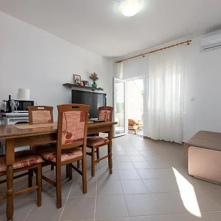 Mila Apartman Gornji Karin
