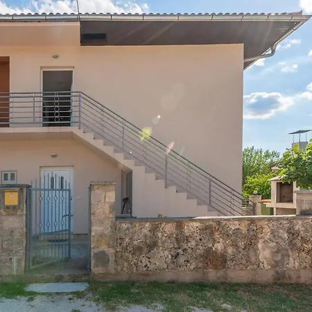 Mila Apartman Gornji Karin