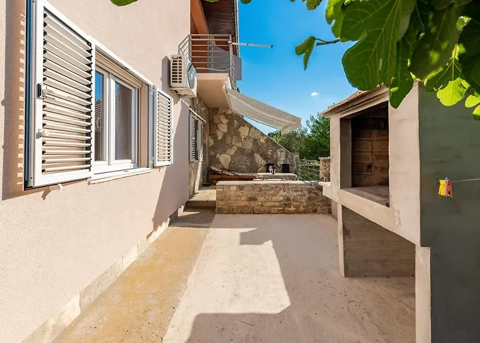 Apartment Mila Gornji Karin